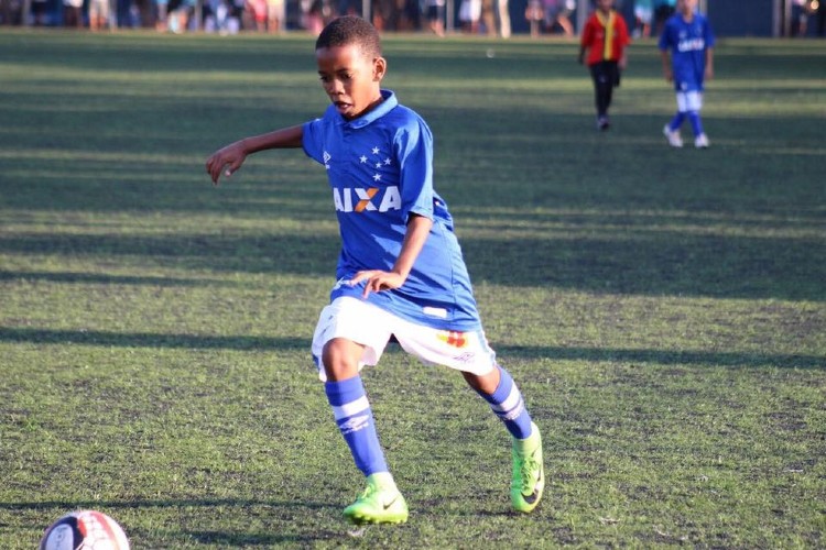 Estevão William teve direitos cedidos pelo clube a empresário