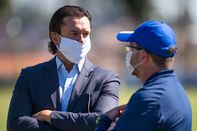 Sérgio Santos Rodrigues e Enderson Moreira durante conversa na Toca II