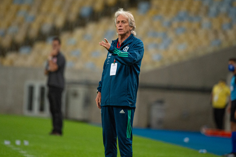 Jorge Jesus se mostrou surpreso com exibição do Flamengo após inatividade