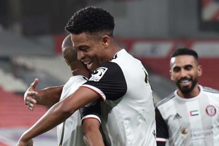 Foto da comemoração do último gol de Keno pelo Al Jazira