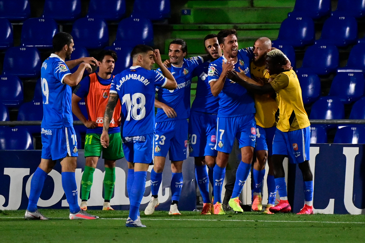 Getafe fez o dever de casa e se manteve na briga pela Liga dos Campeões