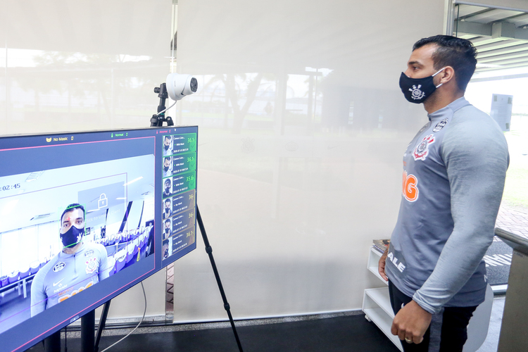 Jogadores foram submetidos a teste de medição de temperatura no Corinthians
