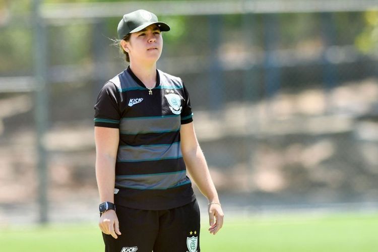 Kethleen Azevedo treinava a equipe feminina desde fevereiro de 2019
