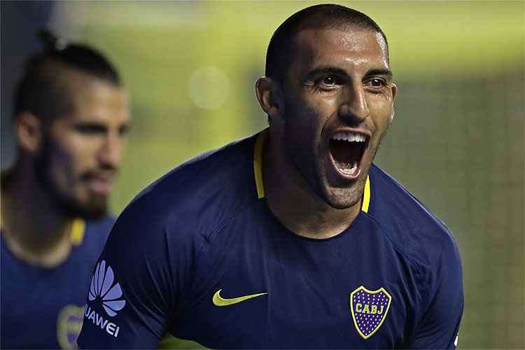 Ábila, ex-Cruzeiro, marcou 32 gols em 71 jogos oficiais pelo Boca