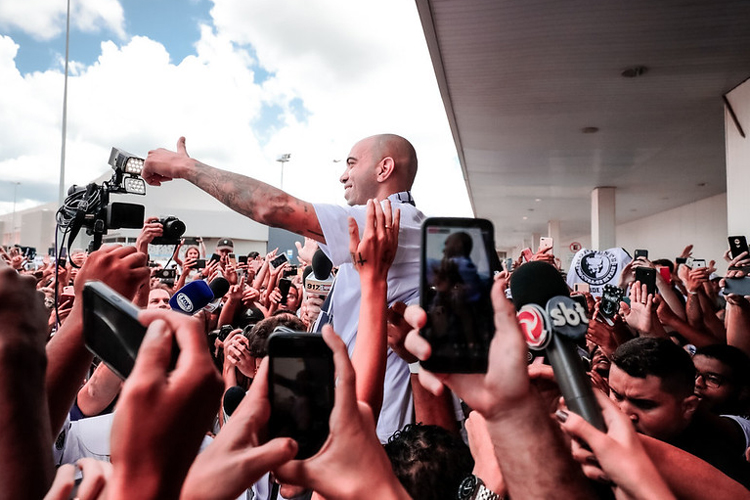 Tardelli foi carregado pela torcida no retorno ao Galo