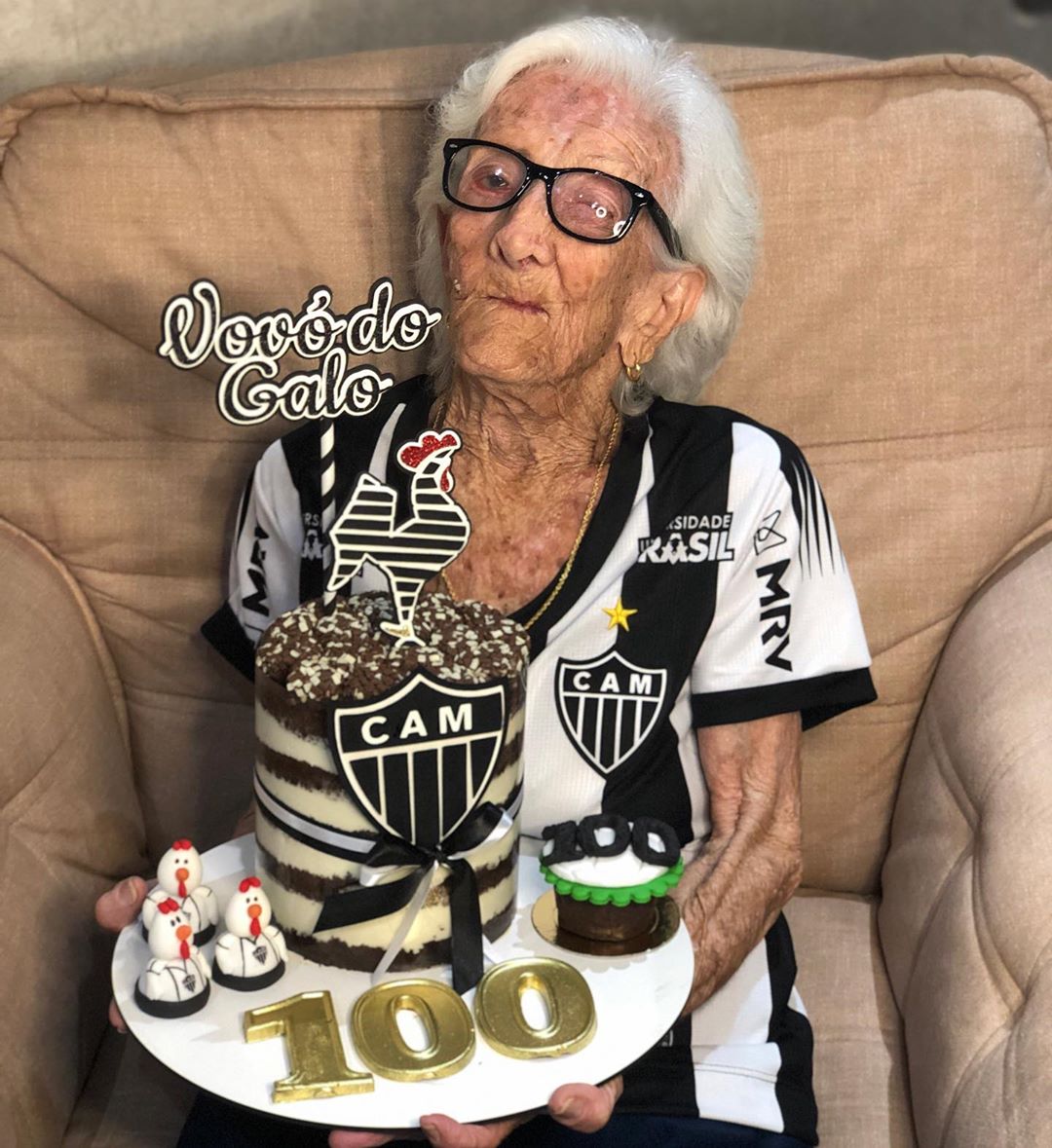 O bolo pelo centenário de dona Ana já ficou pronto