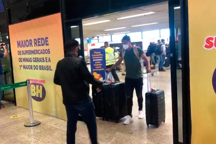 Alan Franco desembarcou nesta sexta-feira no Aeroporto de Confins