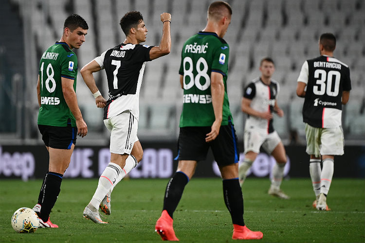 Cristiano Ronaldo converte dois pênaltis e evita derrota da Juve