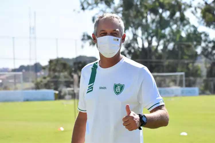Doido? Estereótipo à parte, Lisca se revela um profissional estudioso, focado e fã de estrangeiros como Klopp, Jesus e Sampaoli
