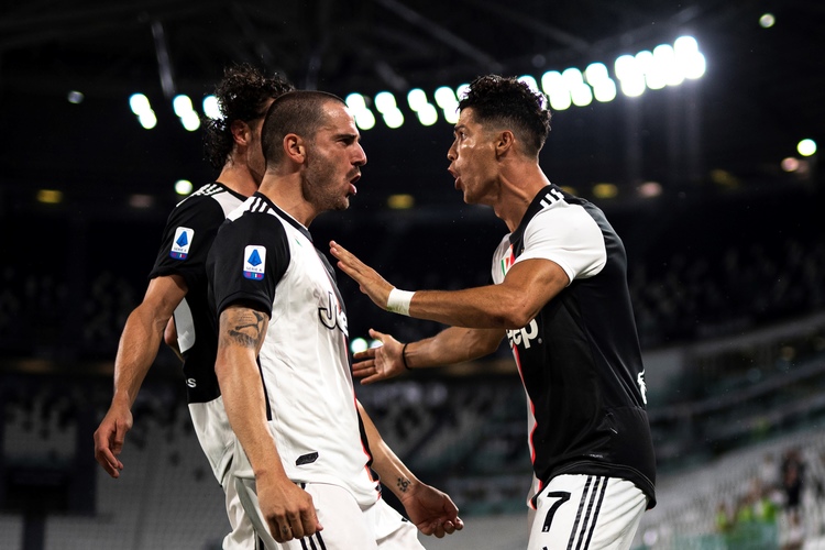 Cristiano Ronaldo marcou duas vezes, chegou a 30 gols e se igualou a Immobile