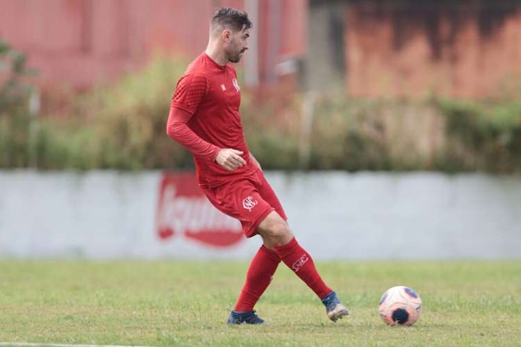 Zagueiro deve fazer sua décima partida com a camisa do Náutico em 2020