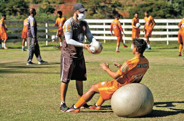 Tombense ganhou quatro reforços para a retomada do Mineiro