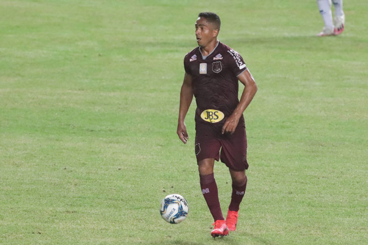 Jorge Henrique, que foi elogiado nos últimos dois jogos, pode ganhar a vaga de Brya