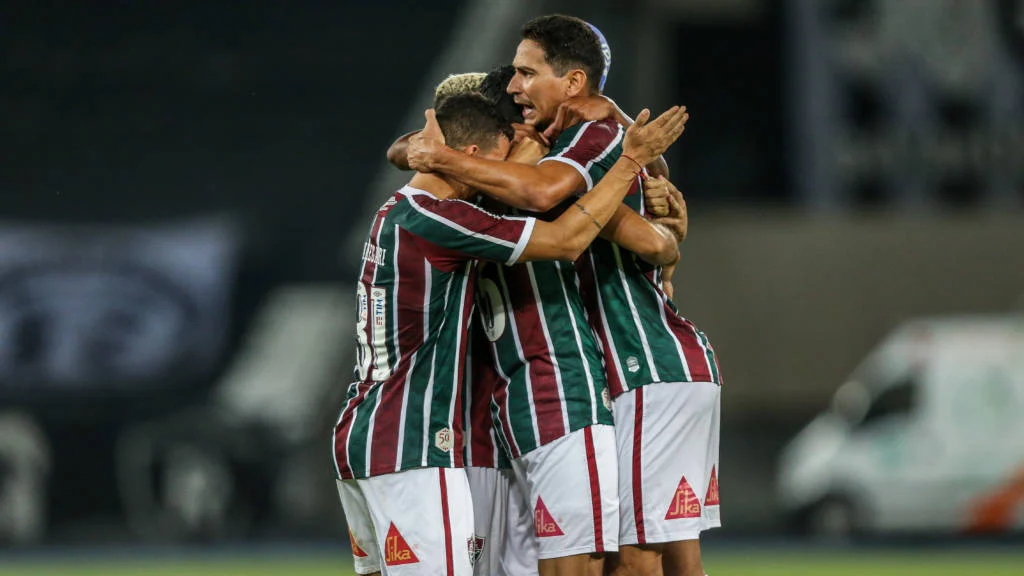 Fluminense inverteu pressão do Botafogo no jogo e conseguiu gol da vitória com Michel Araújo