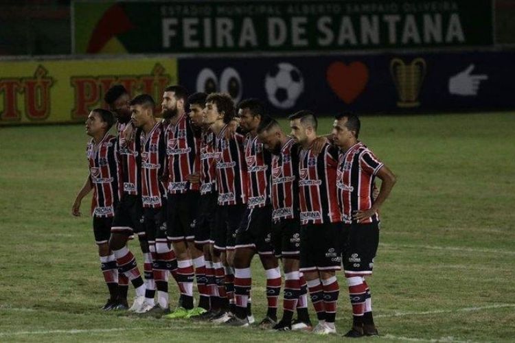 Artilheiro Pipico não se saiu bem em lance da marca penal e não marcou