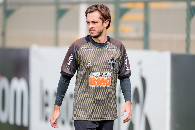 Meia Hyoran durante treinamento do Atlético na Cidade do Galo