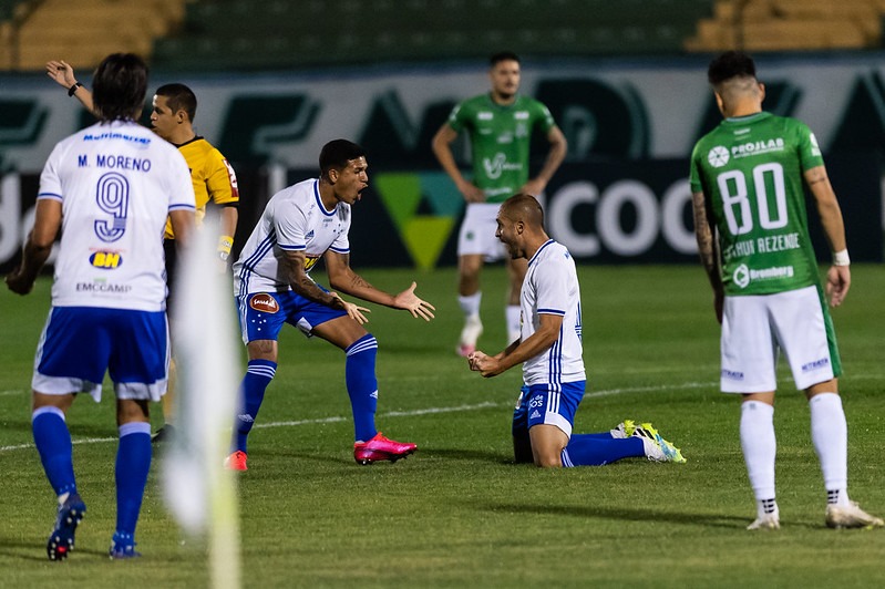Régis fez o primeiro gol do Cruzeiro diante do Guarani