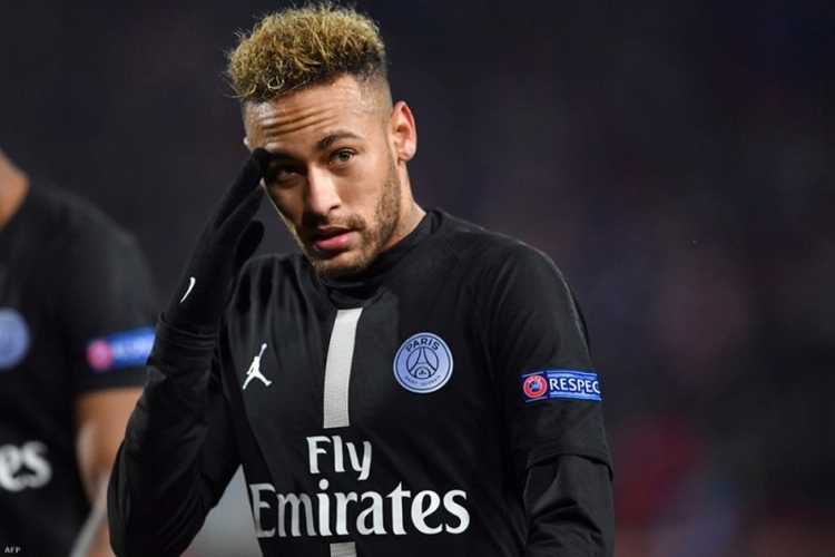 Neymar prometeu usar o cabelo moicano durante disputa da Liga dos Campeões