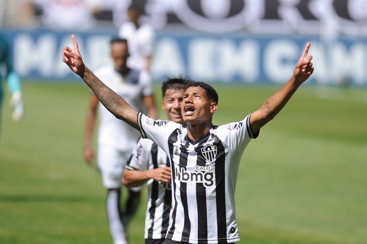 Marrony brilhou e deu a vitória ao Atlético sobre o Ceará, neste domingo, no Mineirão