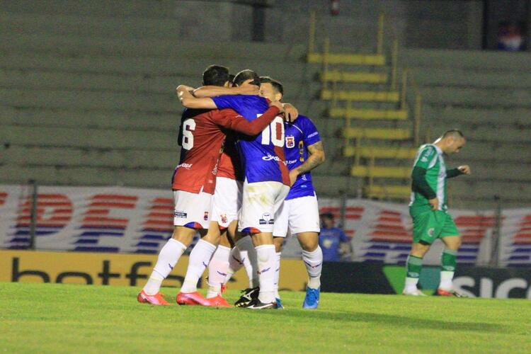Paraná virou diante do Guarani no Brinco de Ouro e chegou a dez pontos