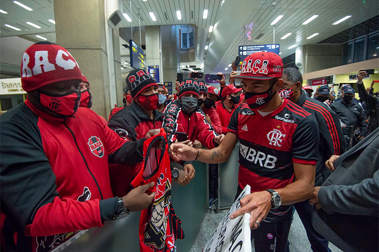 Isla foi festejado pelos torcedores do Flamengo