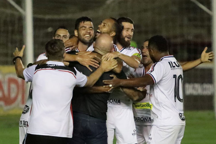 Santa Cruz venceu com gols de William Alves e Didira, que foi destaque na partida