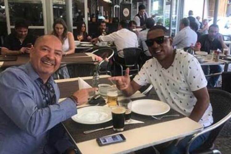 Wagner Cruz (esq), ao lado de Carlinhos Sabiá, foi outro indiciado no inquérito
