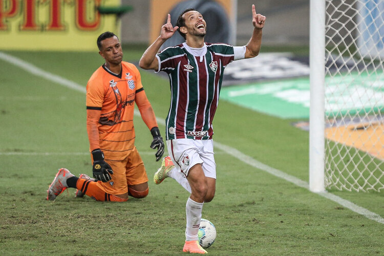 Nenê foi decisivo em noite iluminada: três gols na classificação tricolor