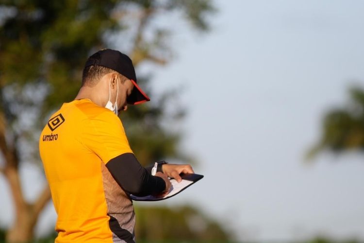 Técnico chegou na última terça-feira ao clube