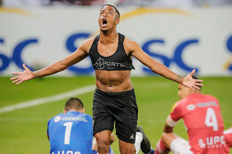 Keno desencantou pelo Galo e dedicou gol ao amigo Fábio Santos