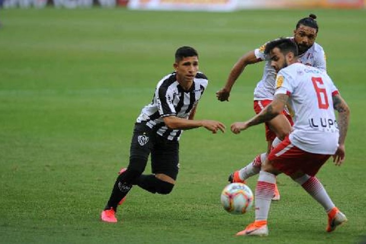 Venezuelano Savarino foi um dos atletas que caíram de rendimento nos últimos jogos