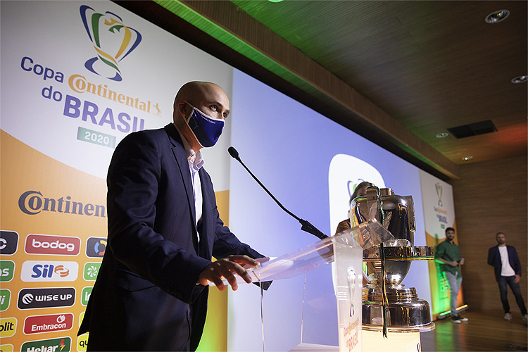 Manoel Flores, diretor de competições da CBF, em explicação sobre o funcionamento do sorteio da quarta fase da Copa do Brasil
