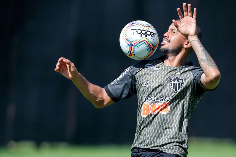 Galo ainda não recebeu propostas oficiais da Europa pelo volante
