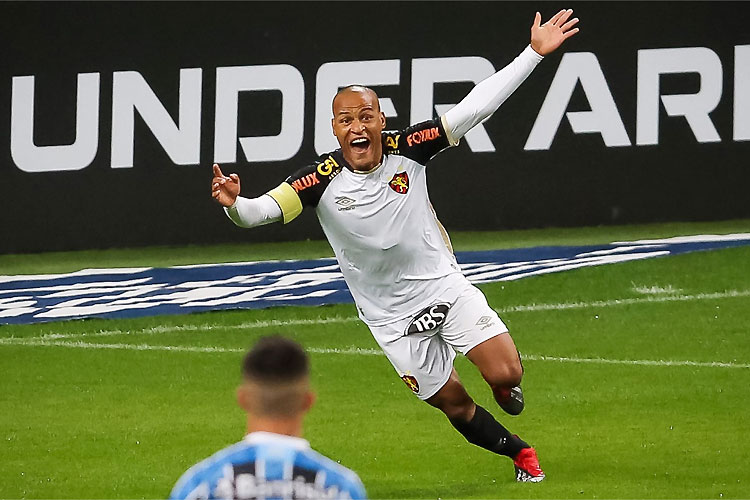 Patric abriu o caminho para vitória rubro-negra na Arena Grêmio: Leão sobe, tricolor desce