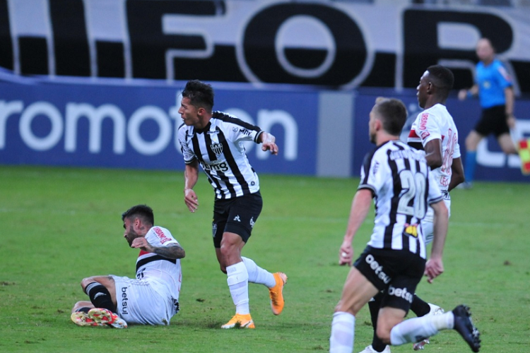 Equatoriano Alan Franco fez sua melhor partida pelo Galo atuando mais à frente