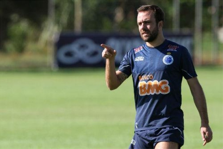 Roger jogou pelo Cruzeiro durante dois anos e meio
