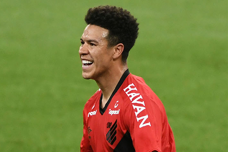 Marquinhos Gabriel marcou três gols pelo Furacão
