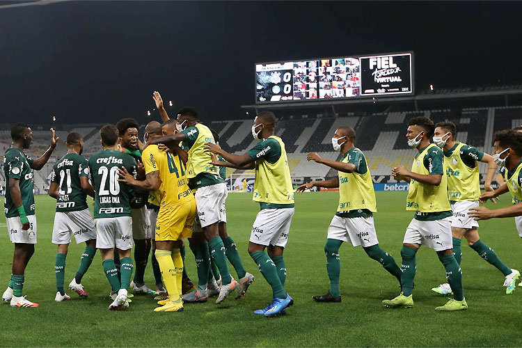Palmeiras aproveitou vantagem numérica para vencer o Corinthians, que vê pressão aumentar