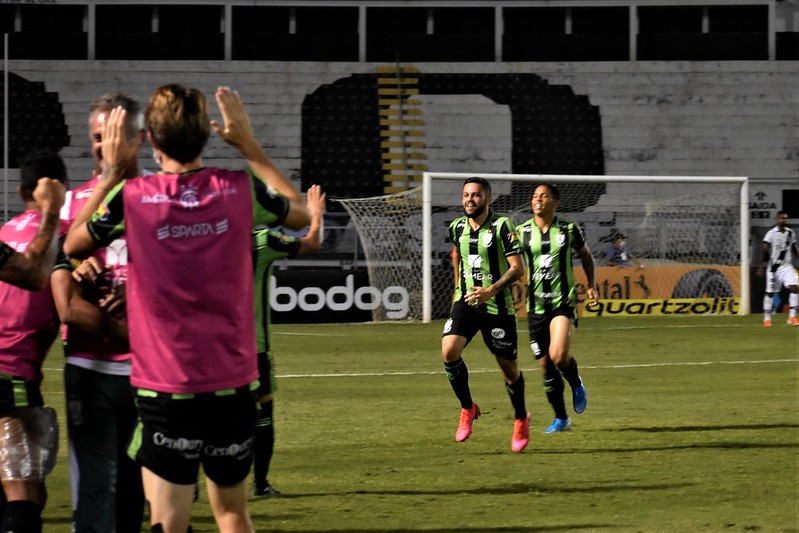 América empatou por 2 a 2 com a Ponte no jogo de ida da quarta fase