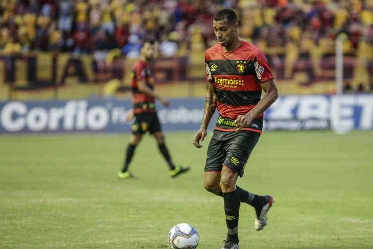 Jogador chega ao estado do Mato Grosso na noite desta quinta-feira