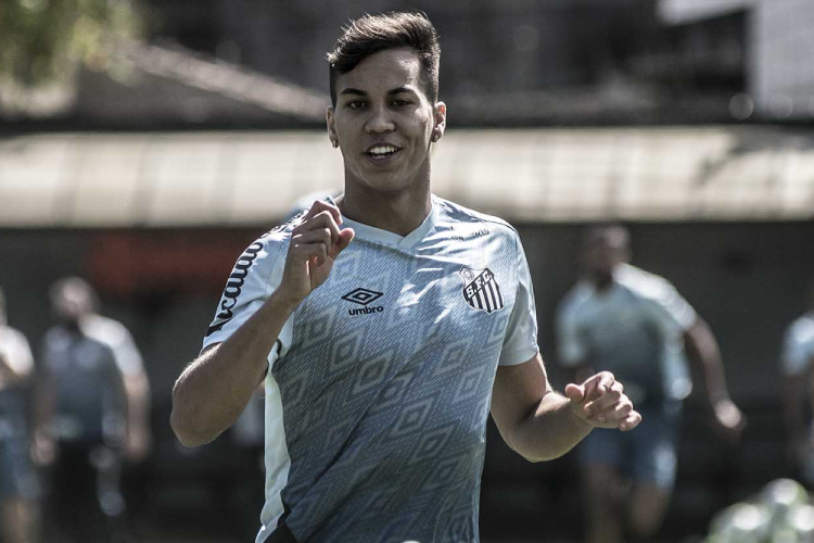 Negociar Kaio Jorge é uma das prioridades do Santos