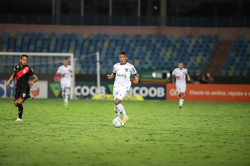 Sávio entrou no segundo tempo no jogo em Goiânia