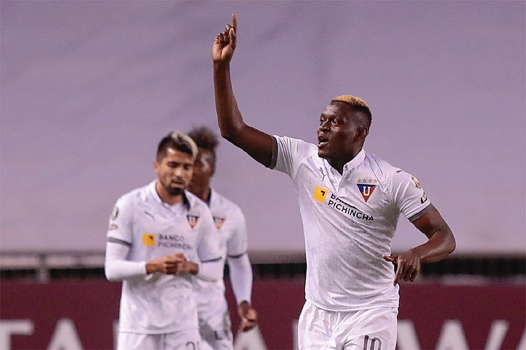Christian Martínez marcou dois gols para a LDU