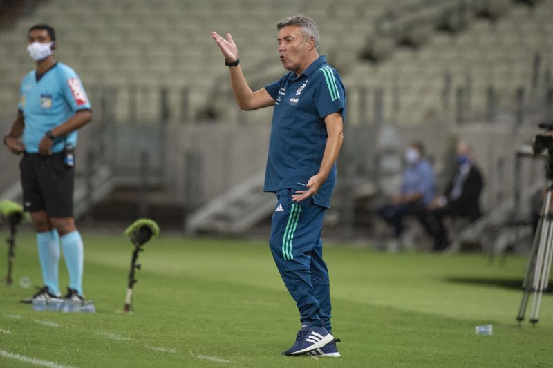 Contra o Barcelona, o técnico Domènec Torrent terá o desfalque de sete jogadores que testaram positivo para coronavírus