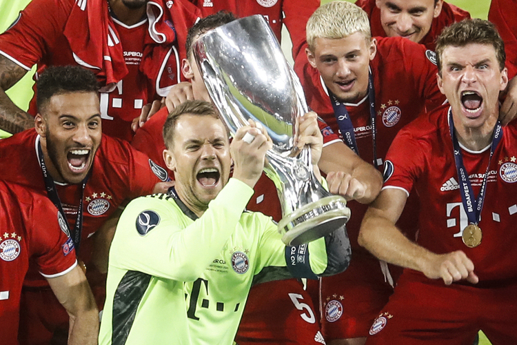 Jogadores do Bayern comemoram título da Supercopa da Uefa