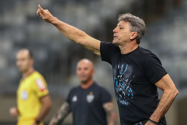 Renato disse que Galo tem obriga&ccedil;&atilde;o de brigar pelo t&iacute;tulo do Brasileir&atilde;o/Lucas Uebel/Gr&ecirc;mio