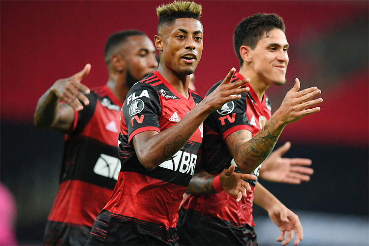 Bruno Henrique voltou bem ao Flamengo, com dois gols no segundo tempo