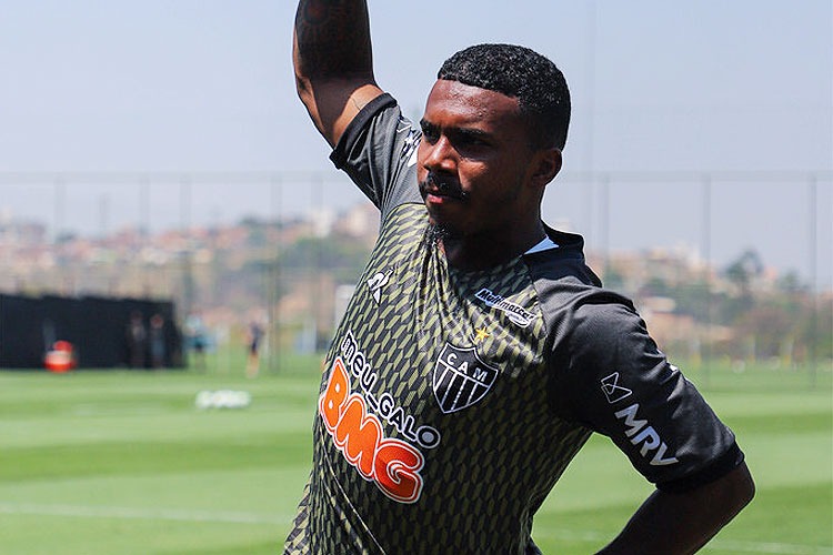 Atacante Marquinhos durante treino do Atlético na Cidade do Galo