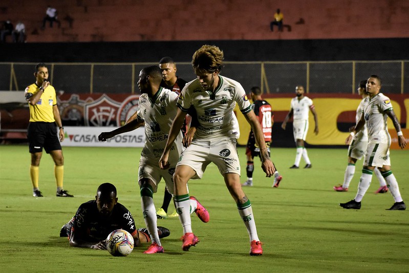 Coelho superou o Vitória fora de casa 