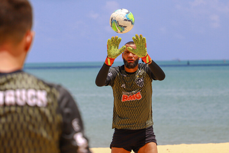 Goleiro Everson durante treinamento do Atl&eacute;tico em Fortaleza/Pedro Souza/Atl&eacute;tico